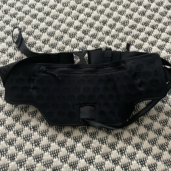 Janji black Multipass Sling Bag - new - Picture 4 of 5